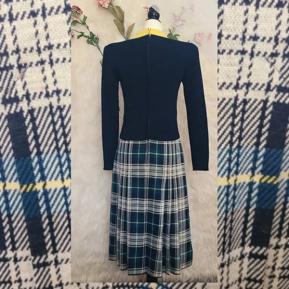VINTAGE- 1970 Plaid Blue and Yellow School girl Outfit Dress - Picture 4 of 6